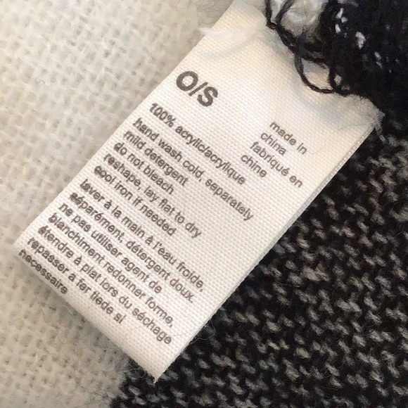 Large Black & White Shawl - Picture 4 of 4